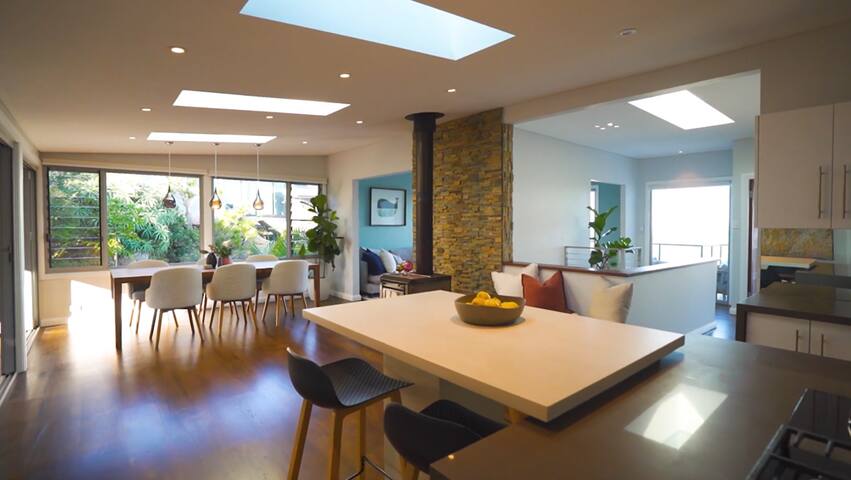 Stunning Coastal House with Pool and Ocean Views gallery image 2