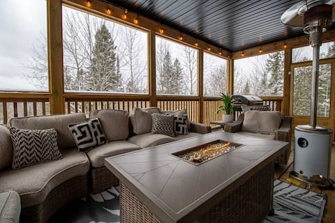 Northern Lights-Musk Hills-4BR, AC, HotTub & Sauna