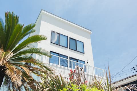 [With pool] 3-bedroom private villa right in front of the sea [WITH SEA Akiya]