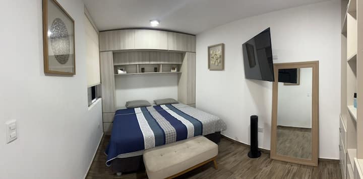 主卧位于二楼，设有独立卫生间