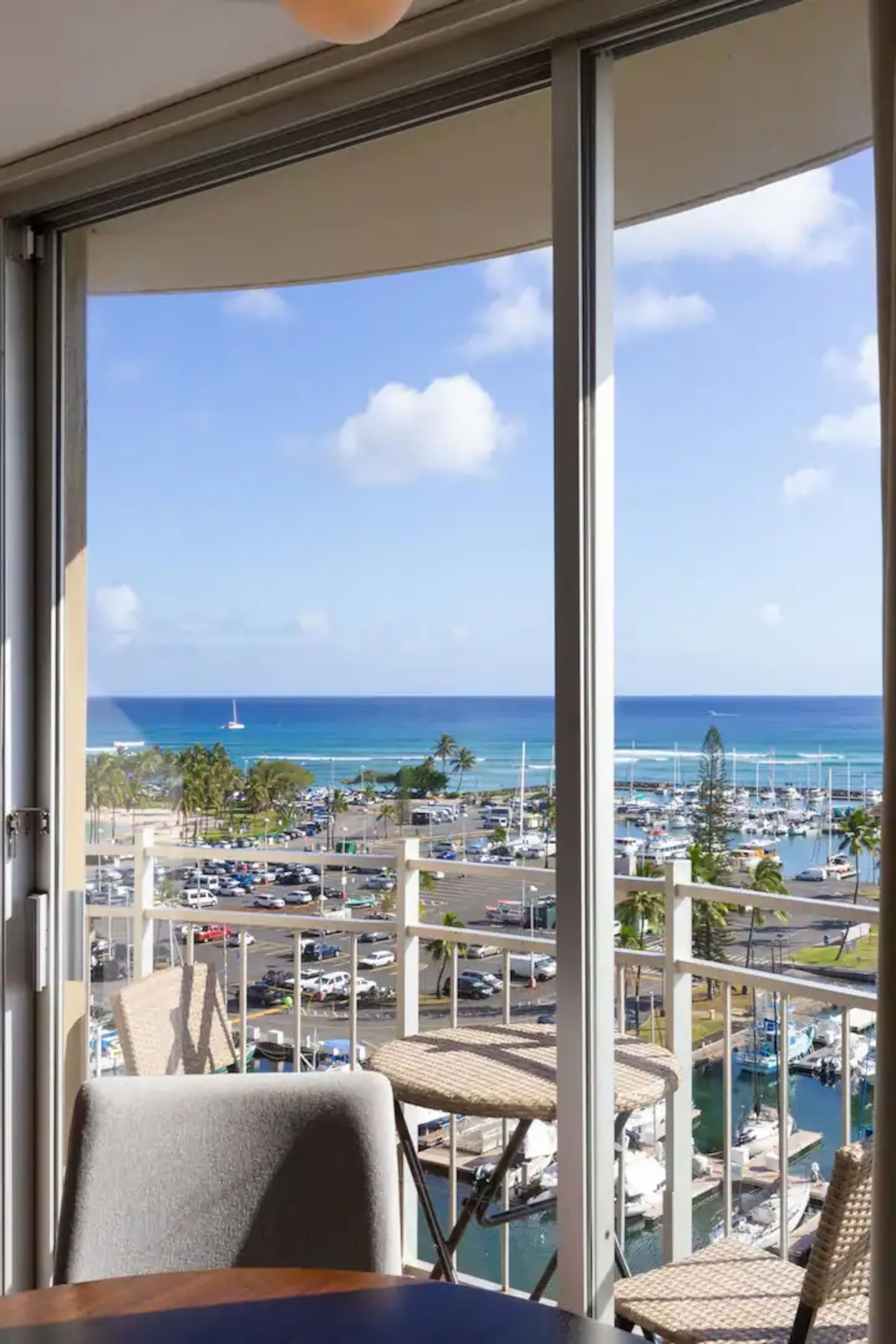 Condo in Honolulu · ★4.84 · 1 bedroom · 2 beds · 1 private bath - Image 18