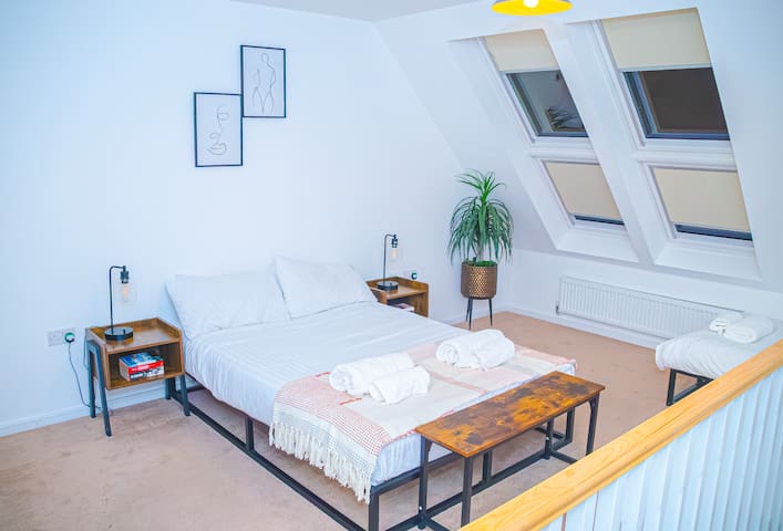 Stunning 3 Bedroom House with parking and garden