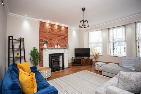 Vacant Nests - The Ocean Retreat