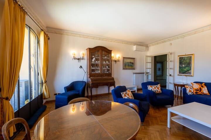 Straight view on Ponte Vecchio gallery image 5