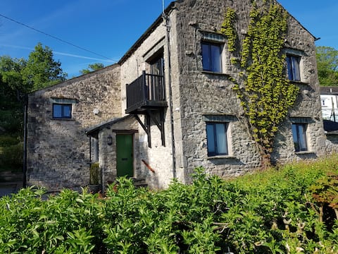 Spacious South Lakes Barn in an AONB