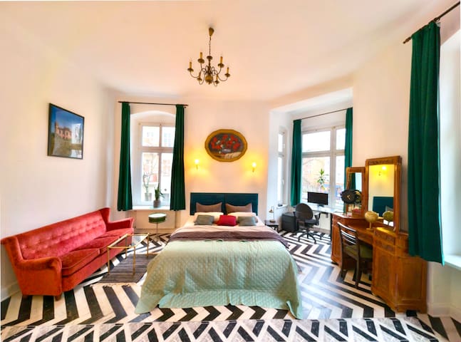 *NEU* Vintage-Flair in Kreuzberg gallery image 3