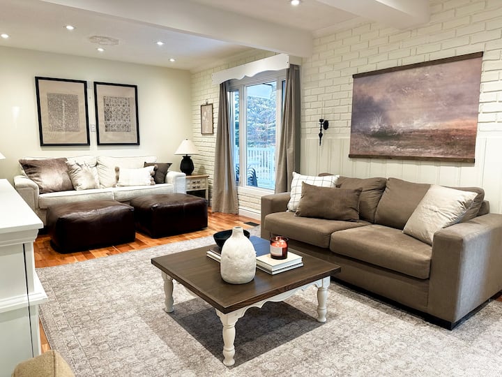 Private & Serene 10-acre Willow Retreat - Port Perry