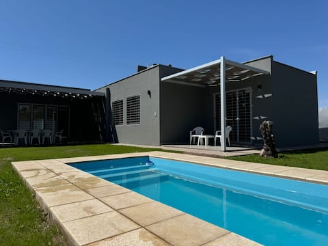 Modern house with pool and barbecue in Chacras.