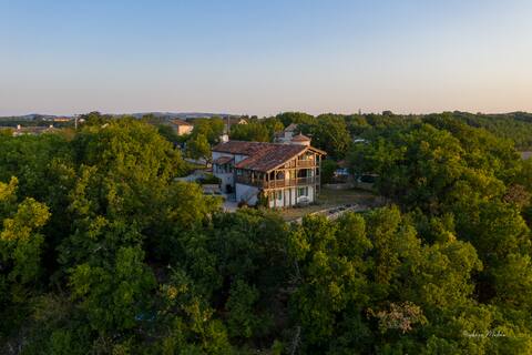 Villa with stunning view & pool