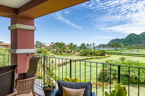 Stylish Condo with Stunning View in Los Sueños