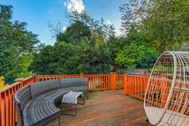 Treehouse Deck at Green Lake gallery image 5