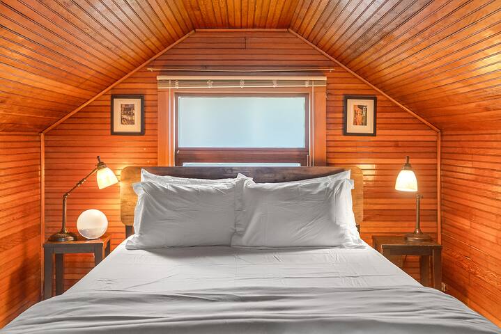 Treehouse Deck at Green Lake gallery image 3