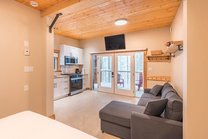 Red Arrow Station Nature Based Cabin 2 @ Red - Rossland