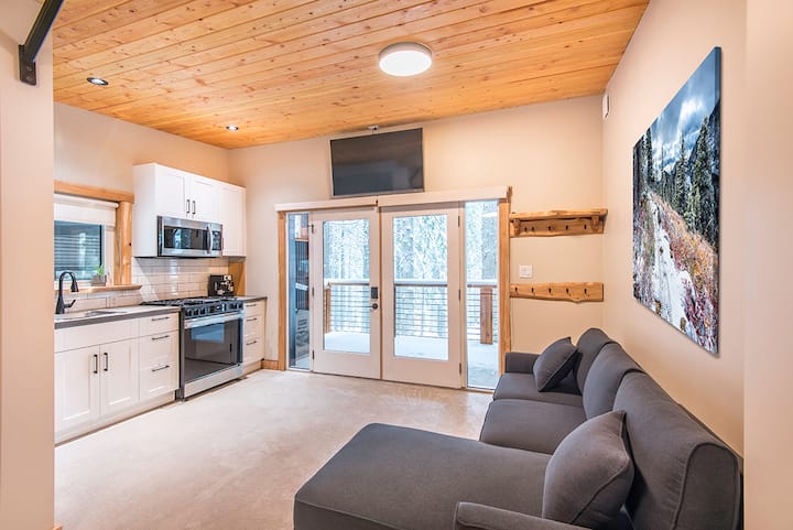 Red Arrow Station Nature Based Cabin 3 @ Red - Rossland