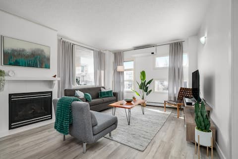 Successful Airbnb property: Easy, Private Entry to Stylish Suite Mins to 17 av in Bankview