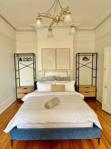 Rare Kelly Heritage Home nr Salamanca & Hobart CBD gallery image 2