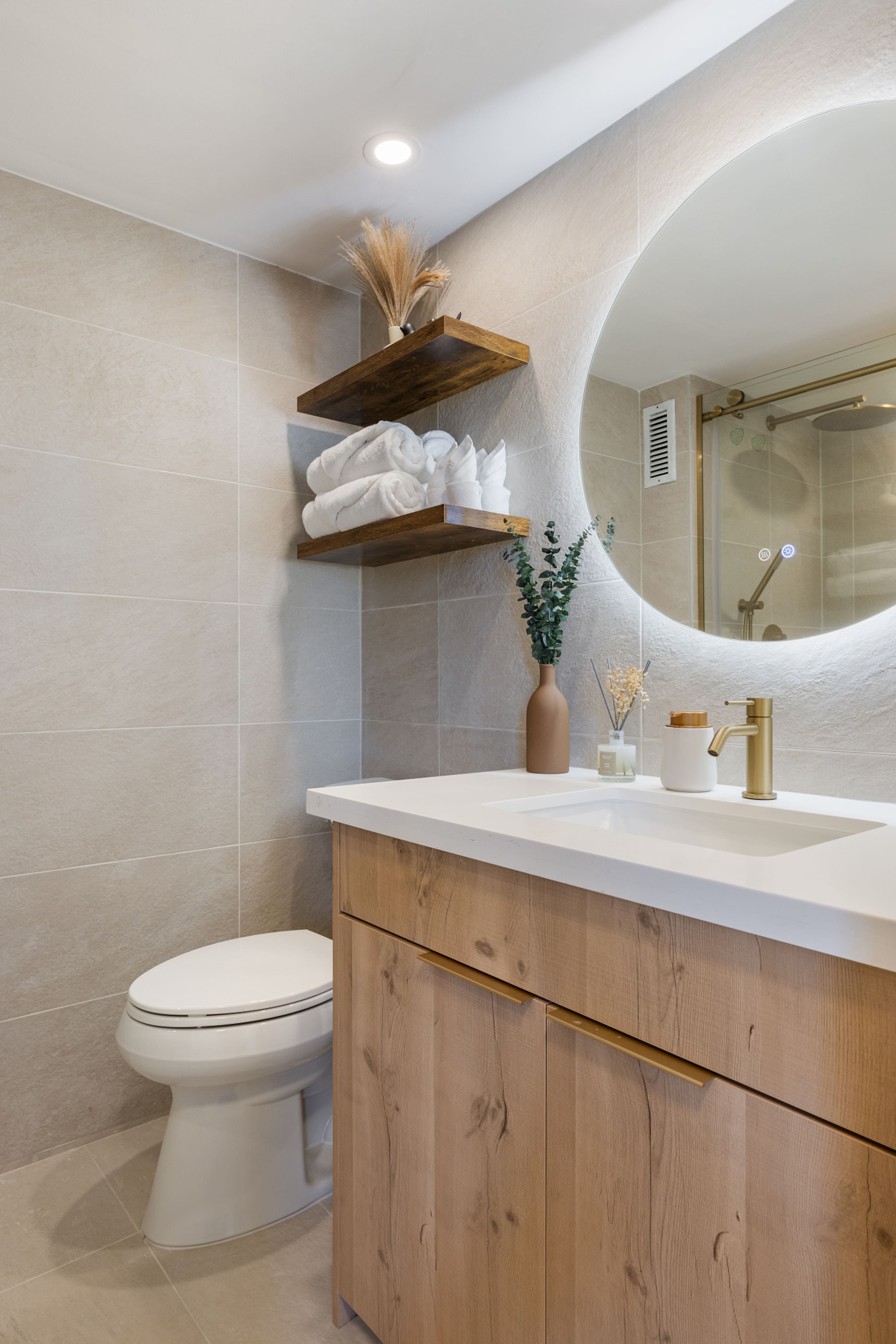 Urban Oasis in Heart of Waikiki with 1 Parking - Image 17