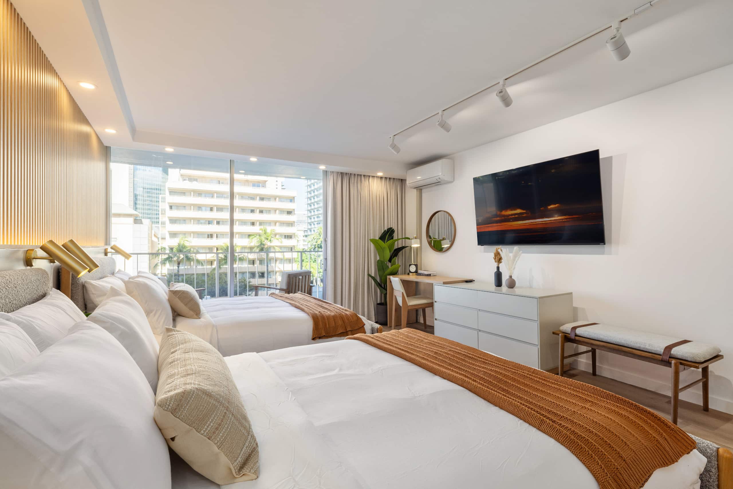 Urban Oasis in Heart of Waikiki with 1 Parking - Image 3