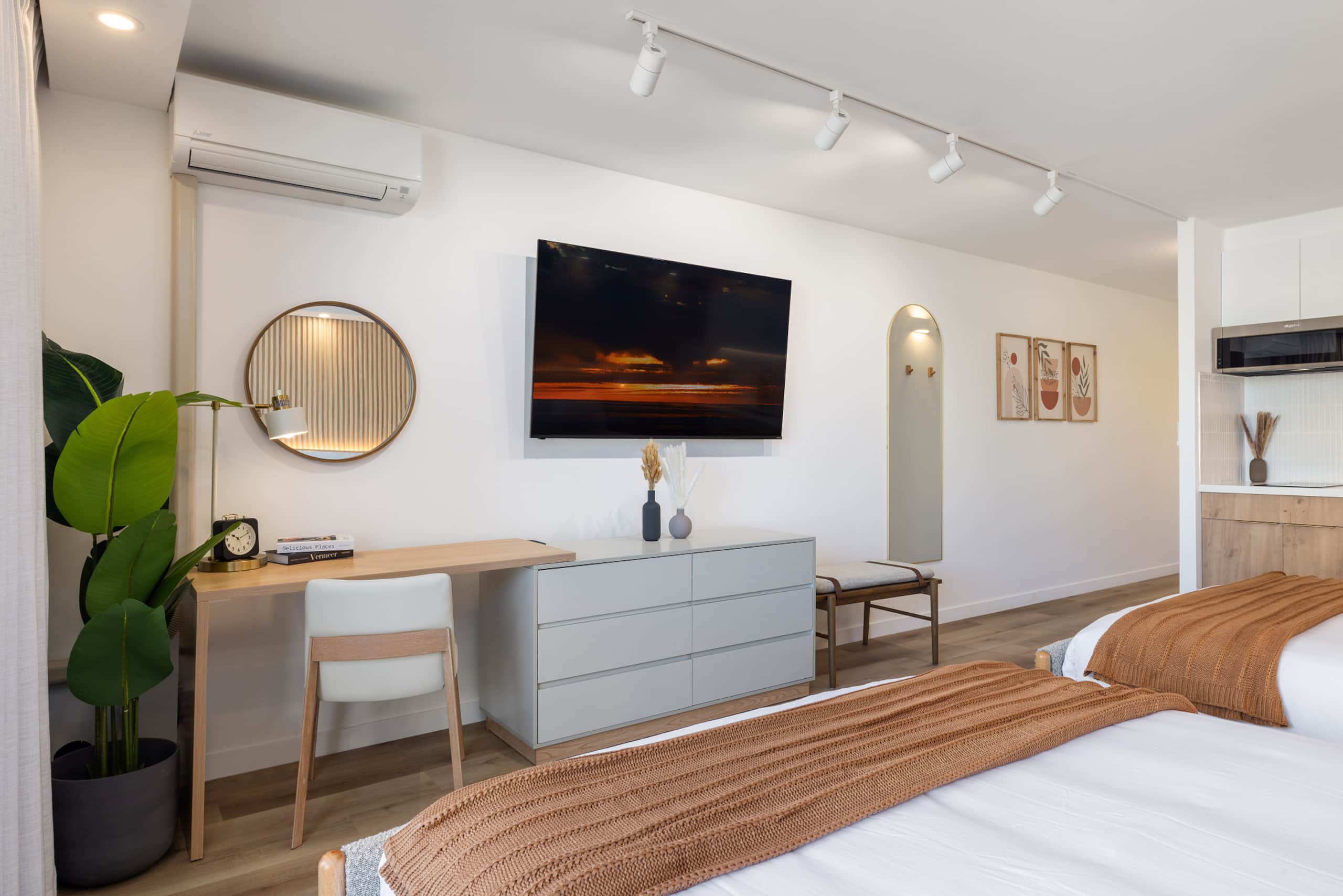 Urban Oasis in Heart of Waikiki with 1 Parking - Image 25