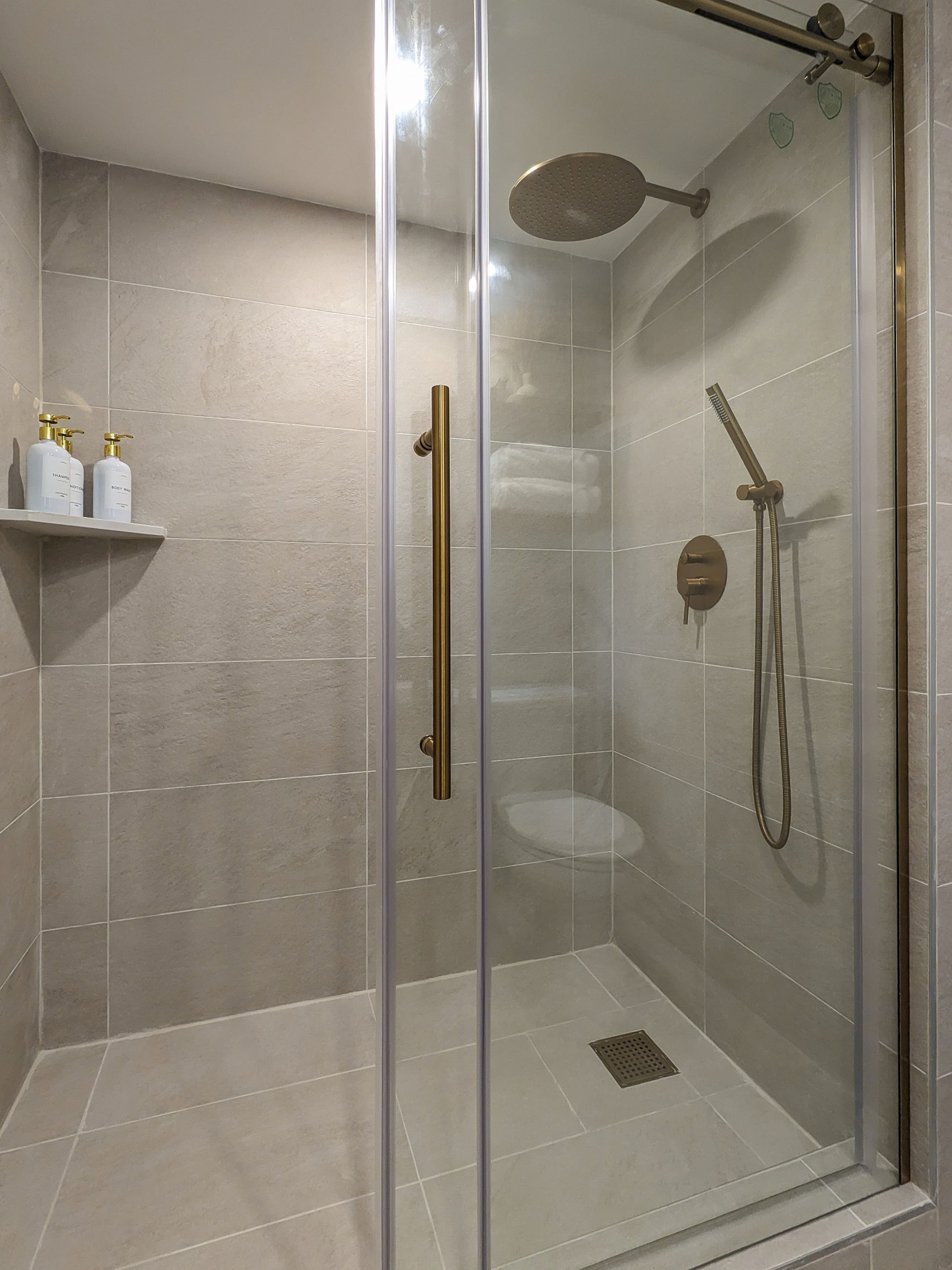 Urban Oasis in Heart of Waikiki with 1 Parking - Image 21