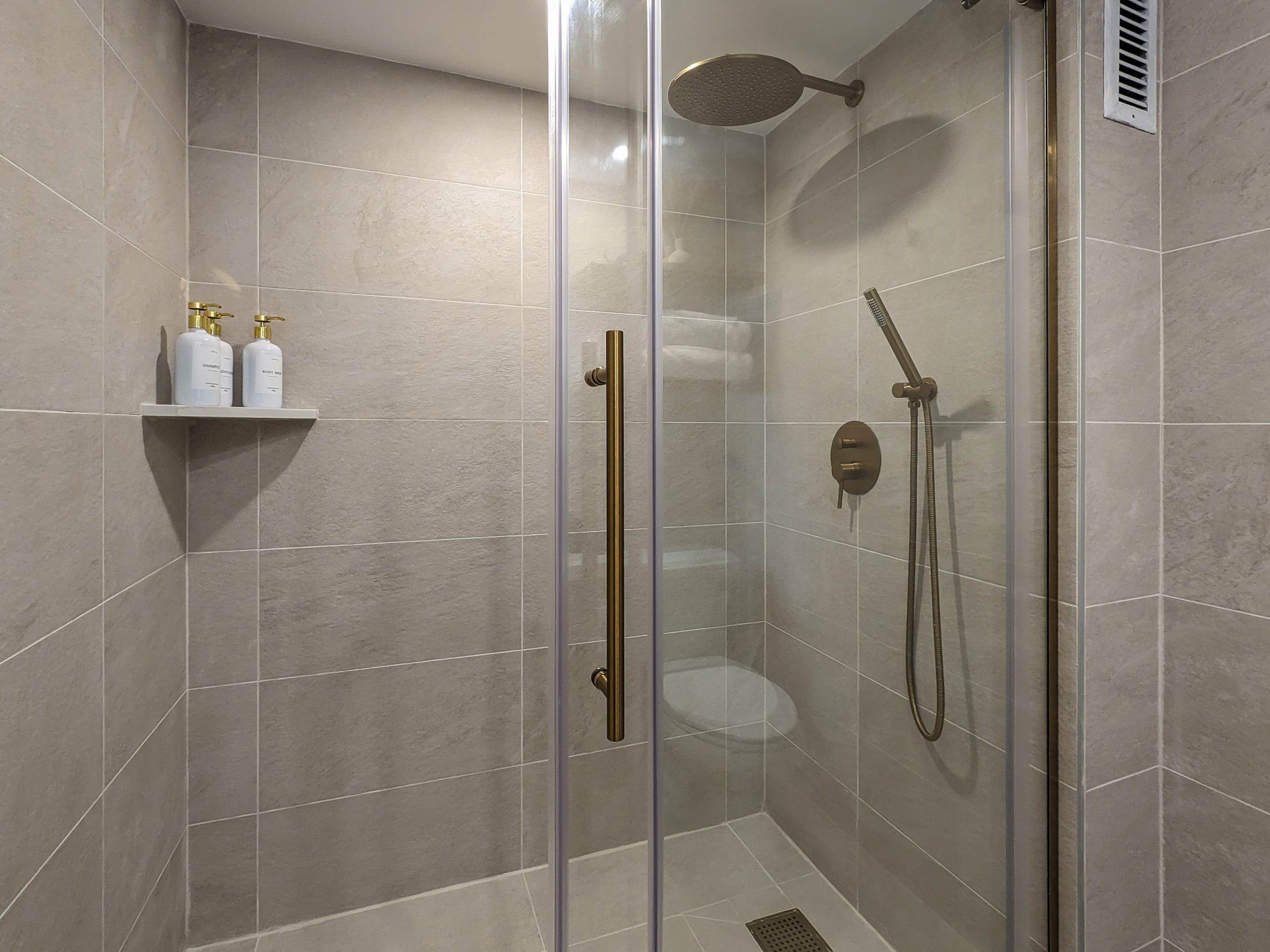 Urban Oasis in Heart of Waikiki with 1 Parking - Image 22