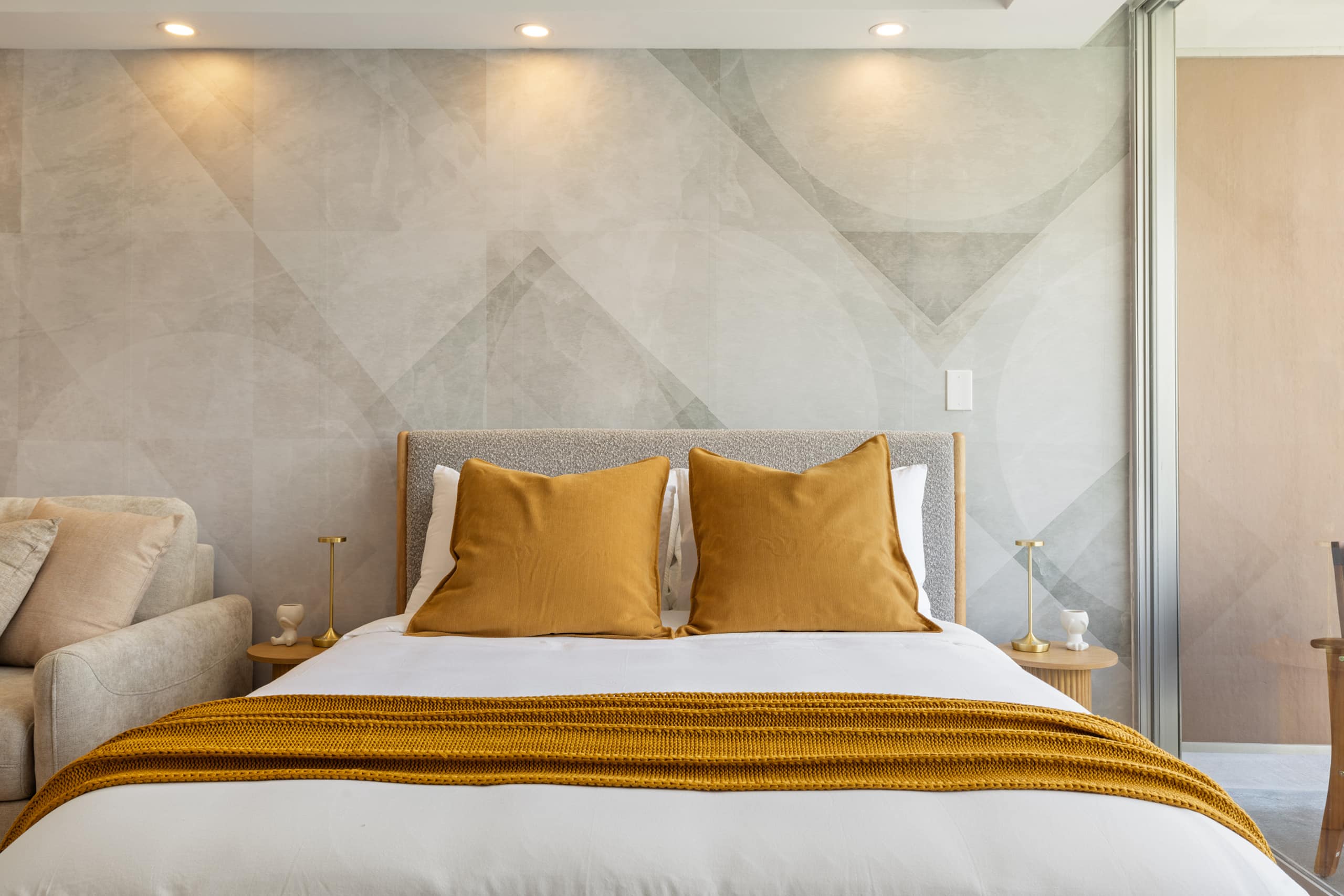 Cozy Escape in the Heart of Waikiki with 1 Parking - Image 6