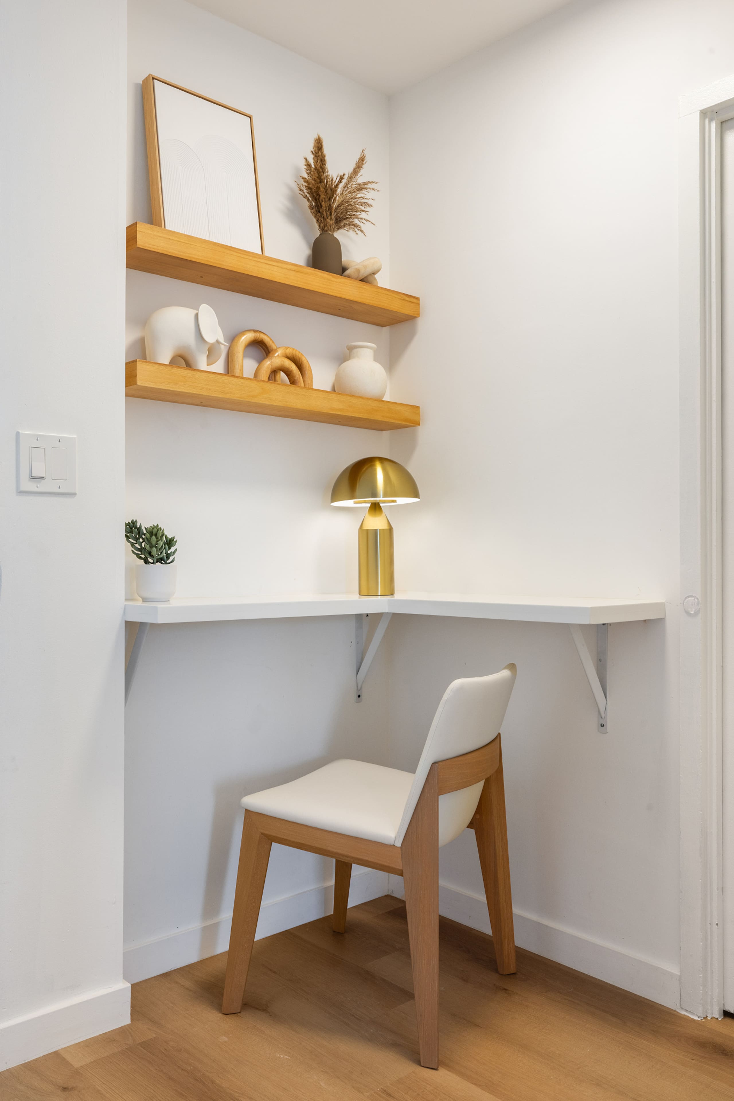 Cozy Escape in the Heart of Waikiki with 1 Parking - Image 43