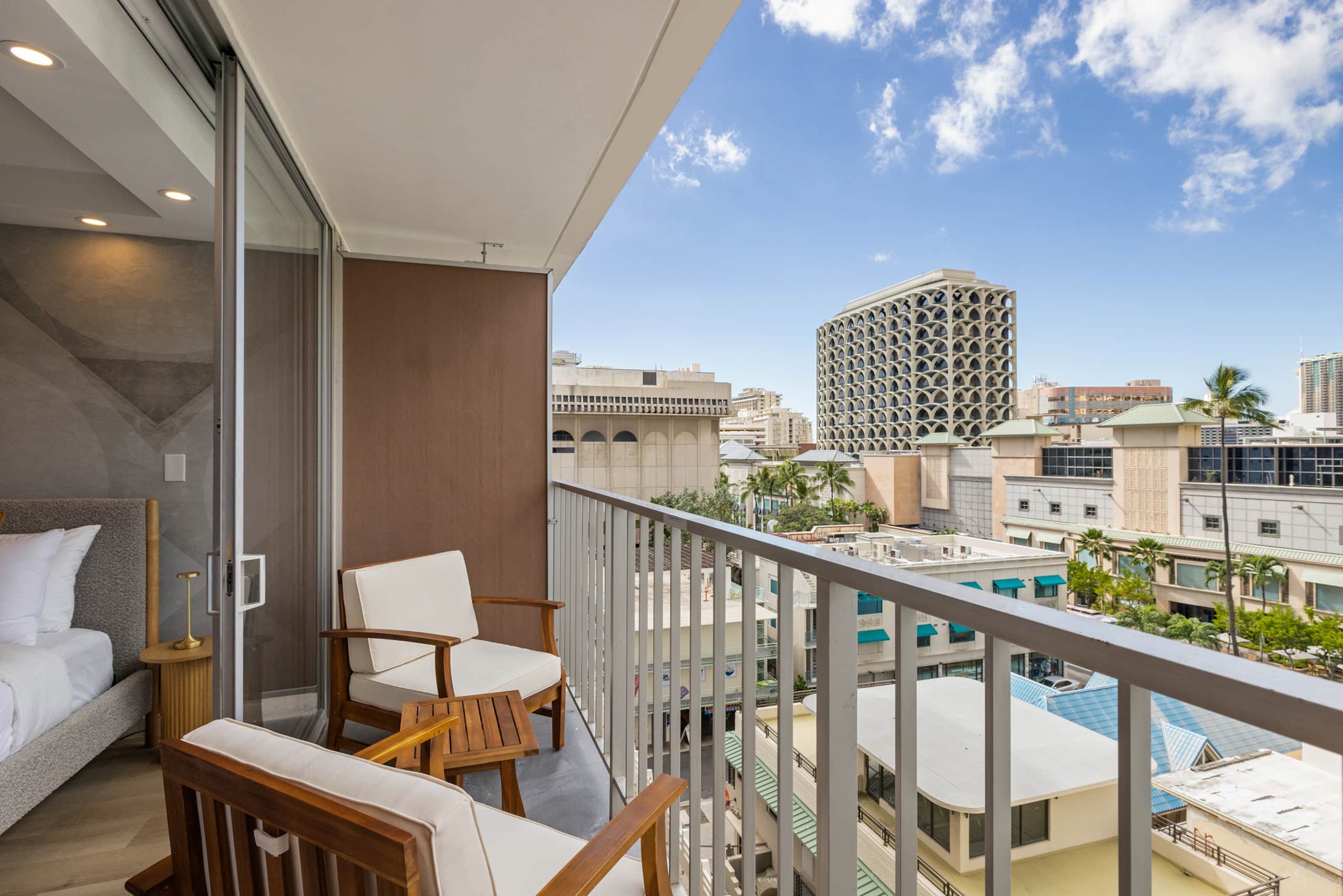 Cozy Escape in the Heart of Waikiki with 1 Parking - Image 46