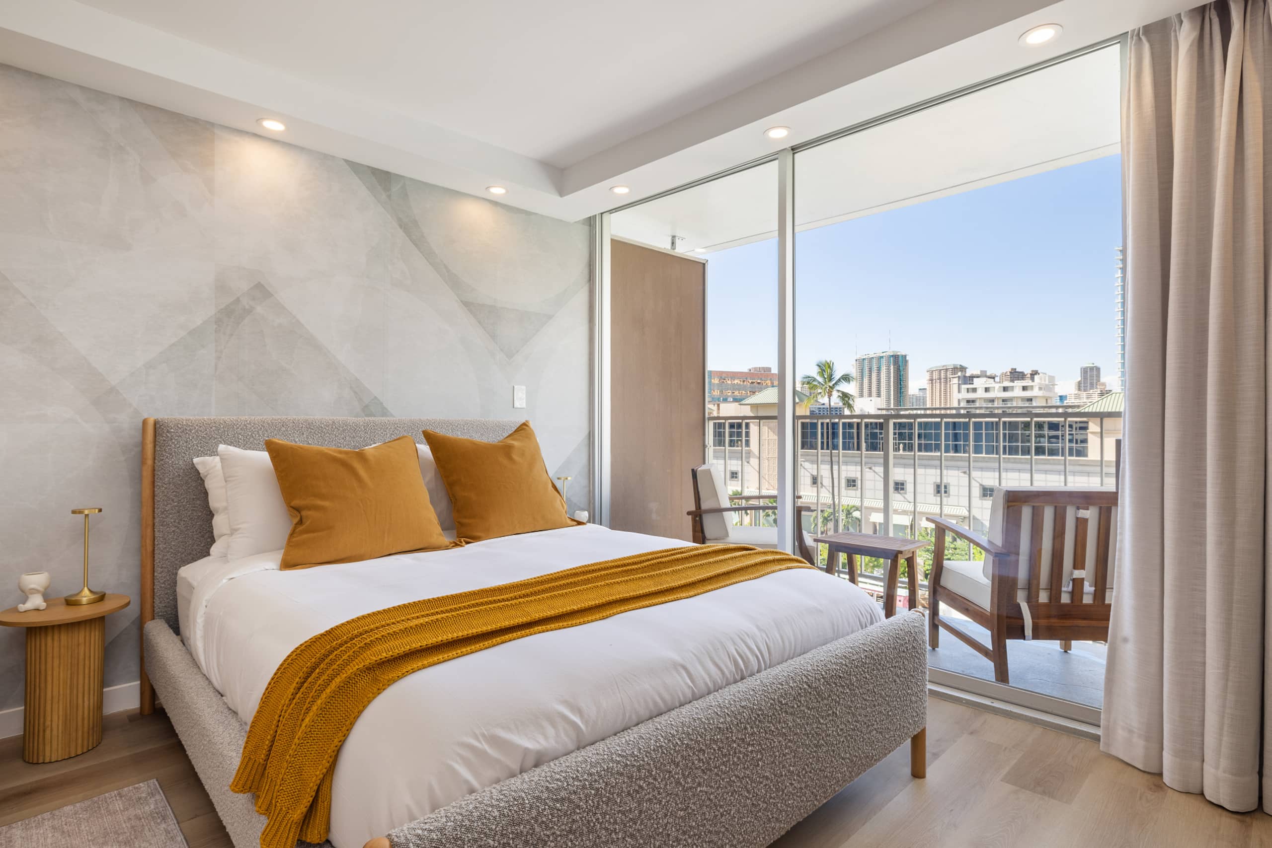 Cozy Escape in the Heart of Waikiki with 1 Parking - Image 3