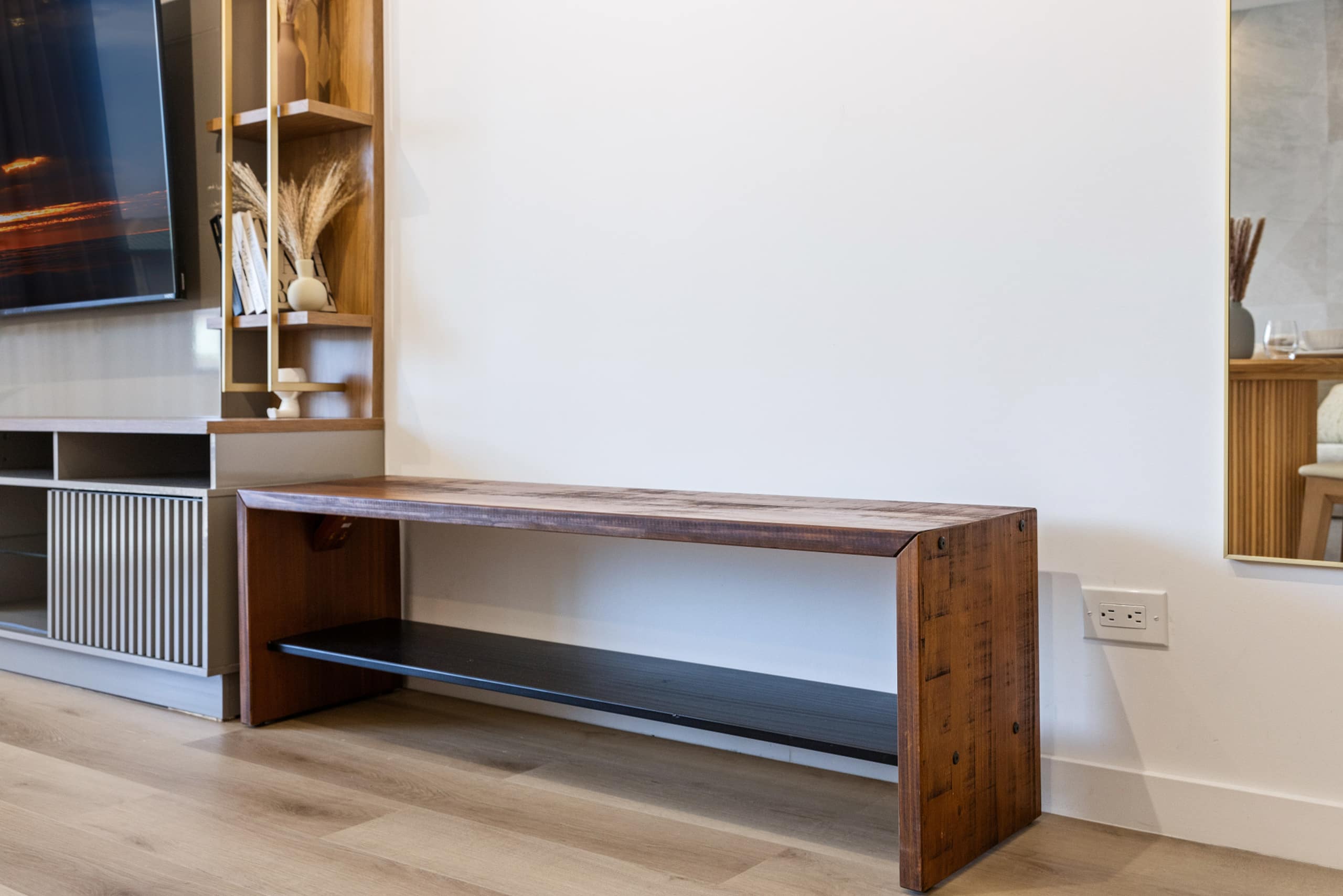 Cozy Escape in the Heart of Waikiki with 1 Parking - Image 20