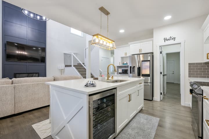 Beautiful 3 Bedroom Home | Pet Friendly - Spruce Grove