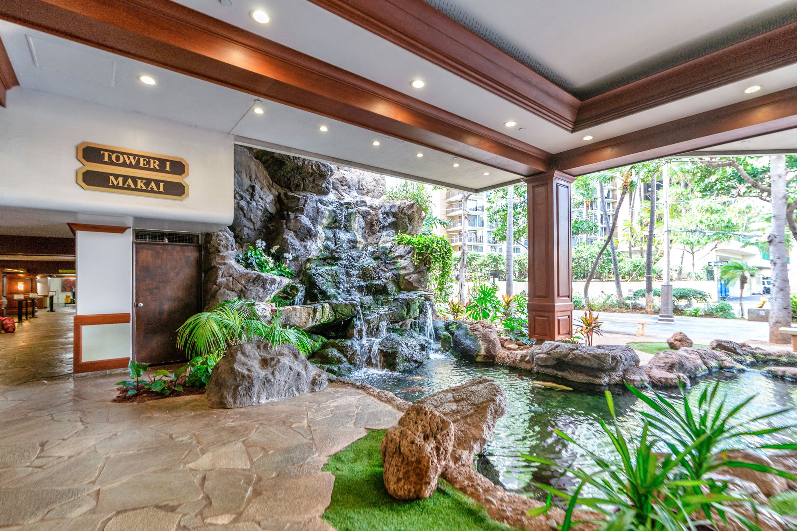 the whole ocean apt in waikiki with a free parking - Image 33