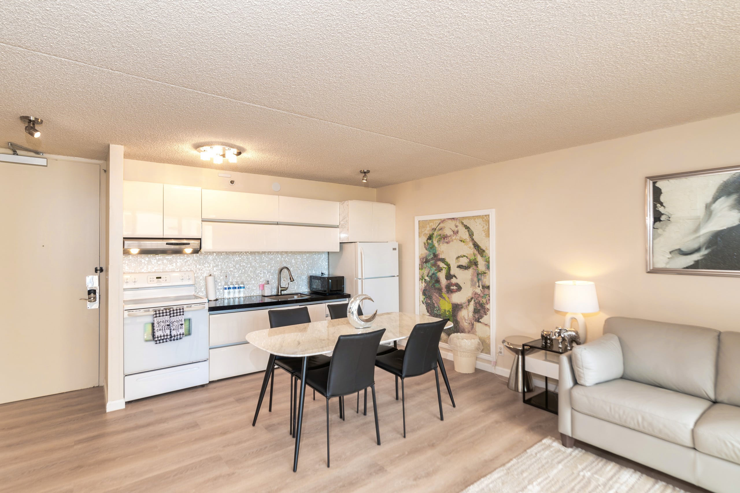 the whole ocean apt in waikiki with a free parking - Image 8