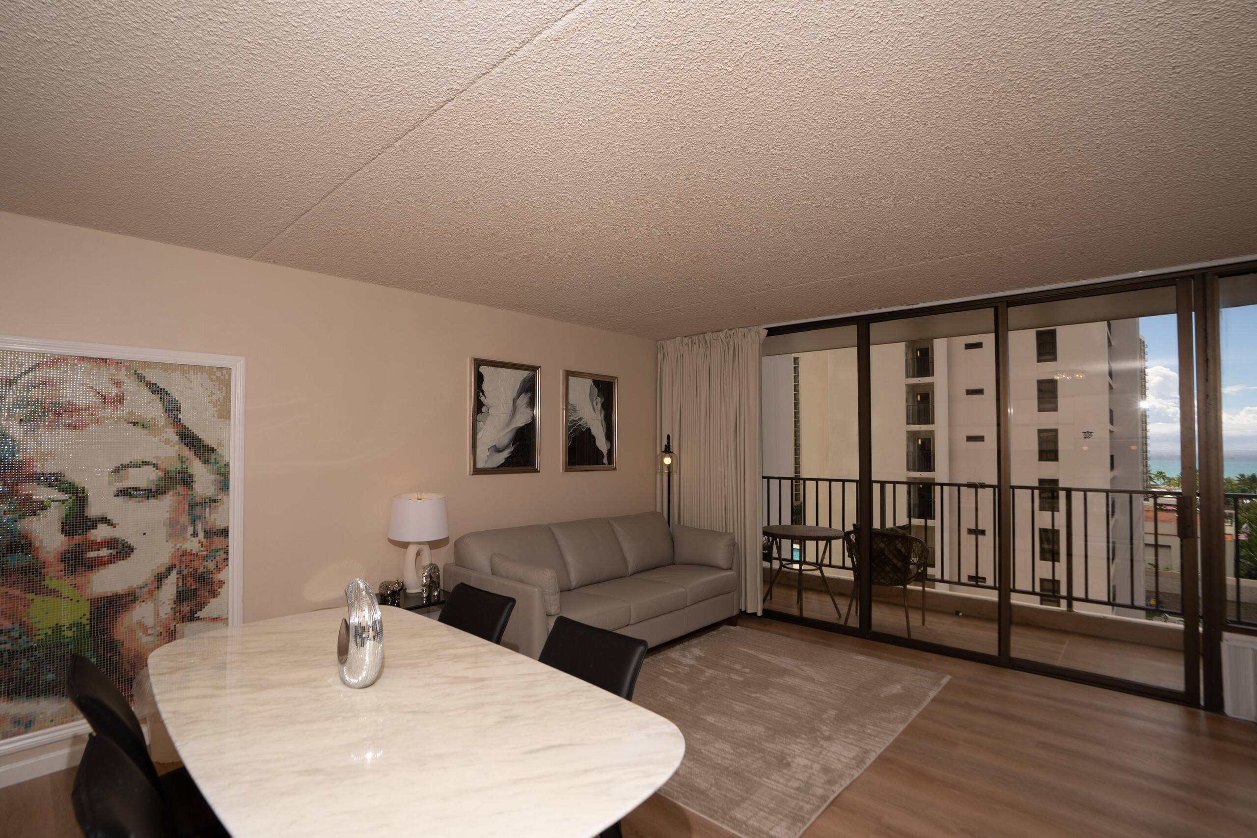 the whole ocean apt in waikiki with a free parking - Image 2