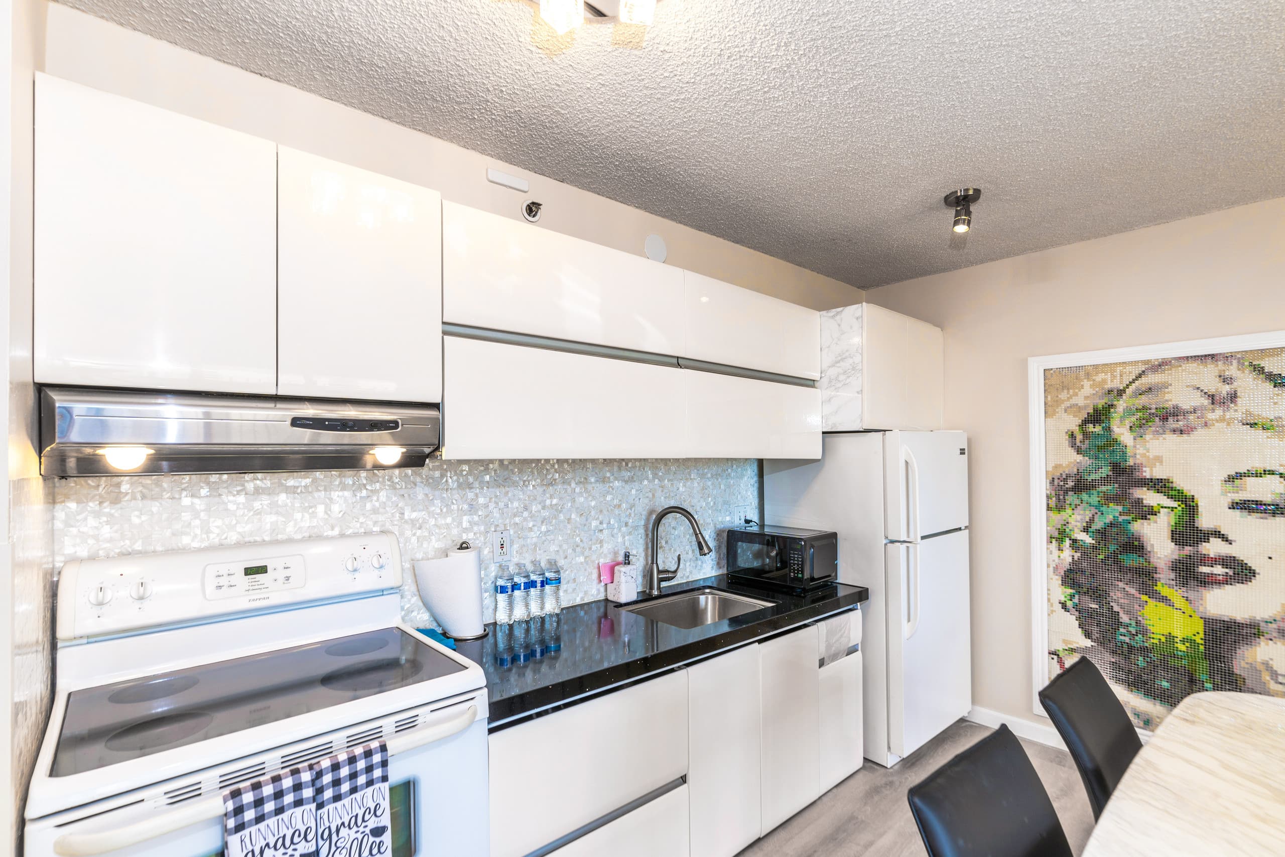 the whole ocean apt in waikiki with a free parking - Image 31