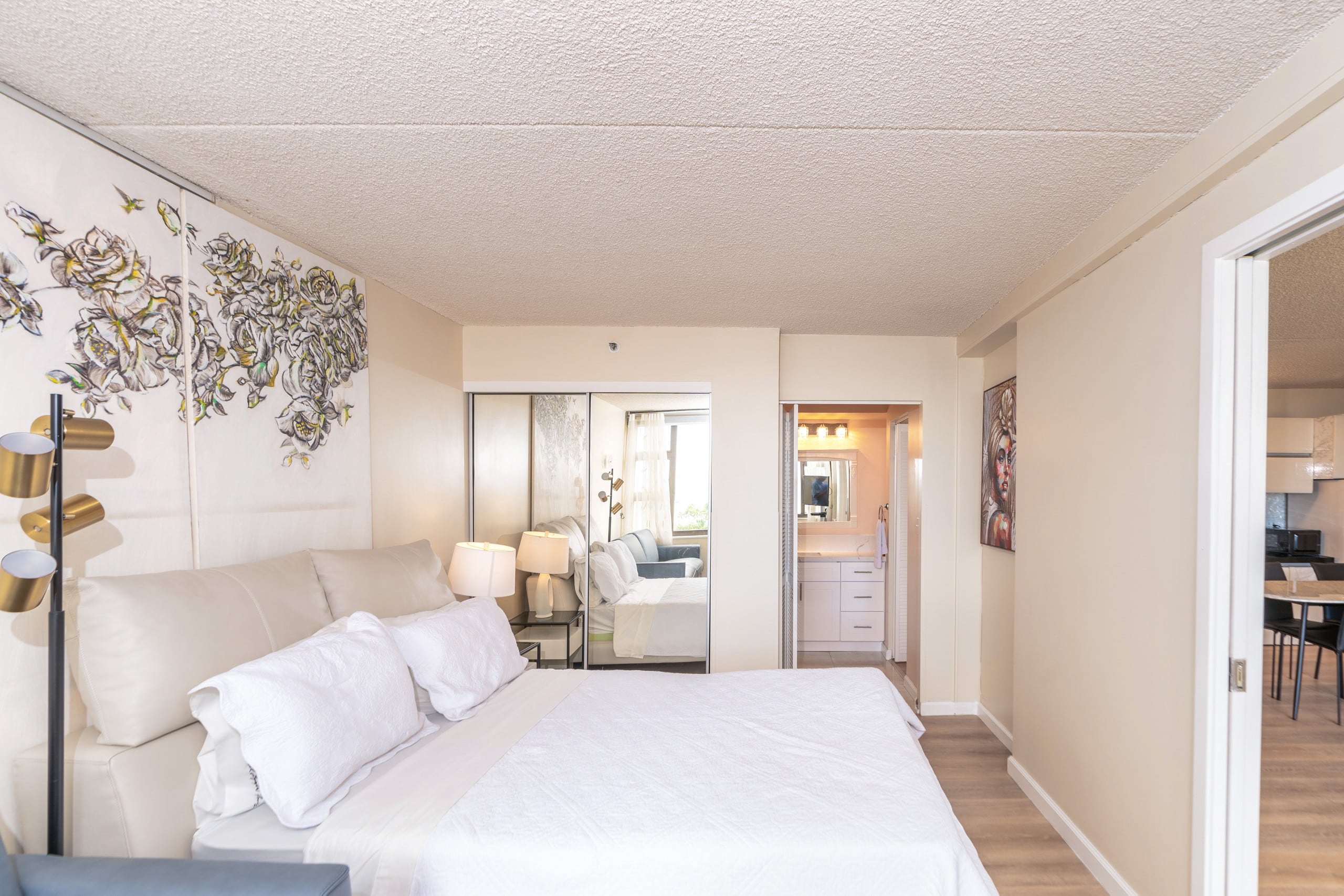 the whole ocean apt in waikiki with a free parking - Image 14