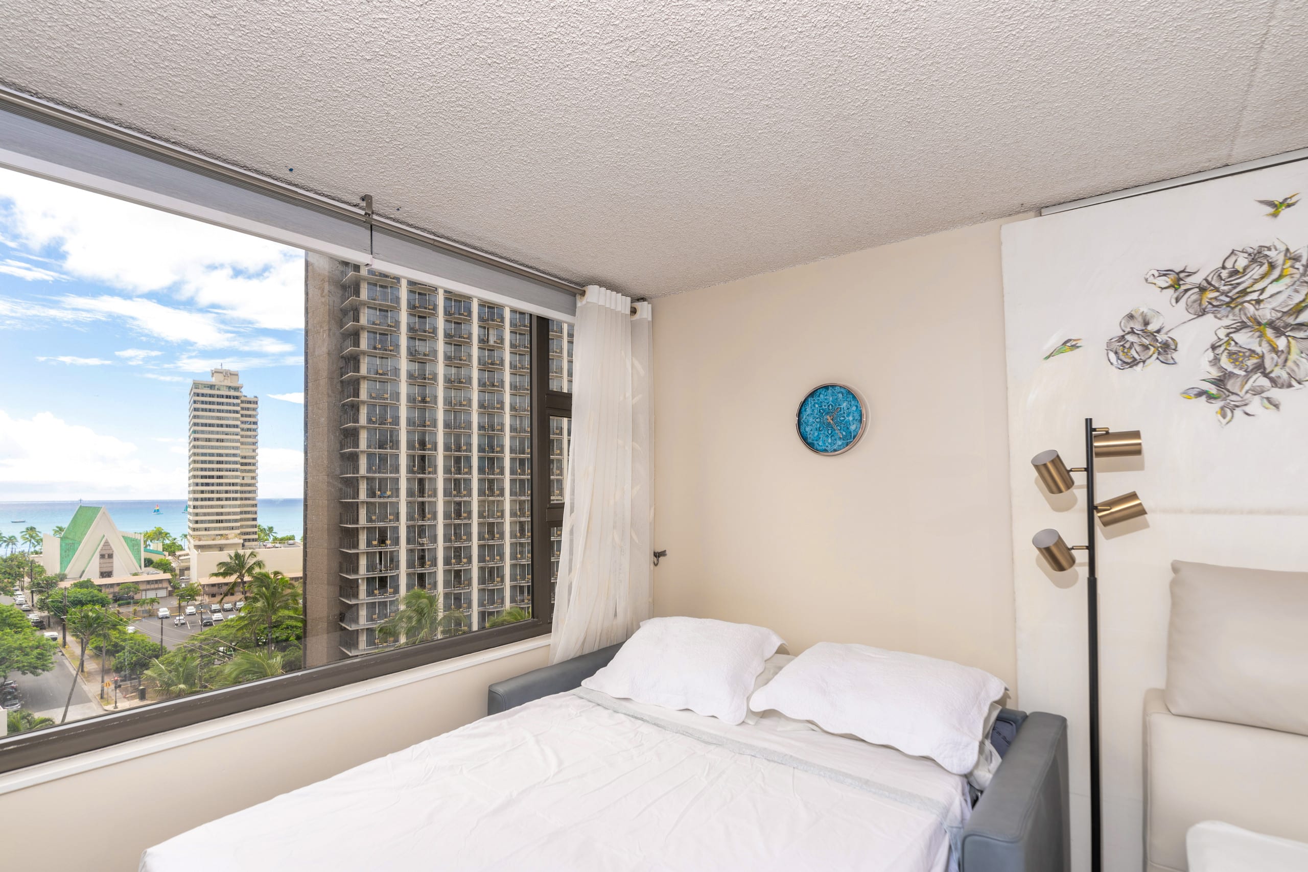 the whole ocean apt in waikiki with a free parking - Image 22