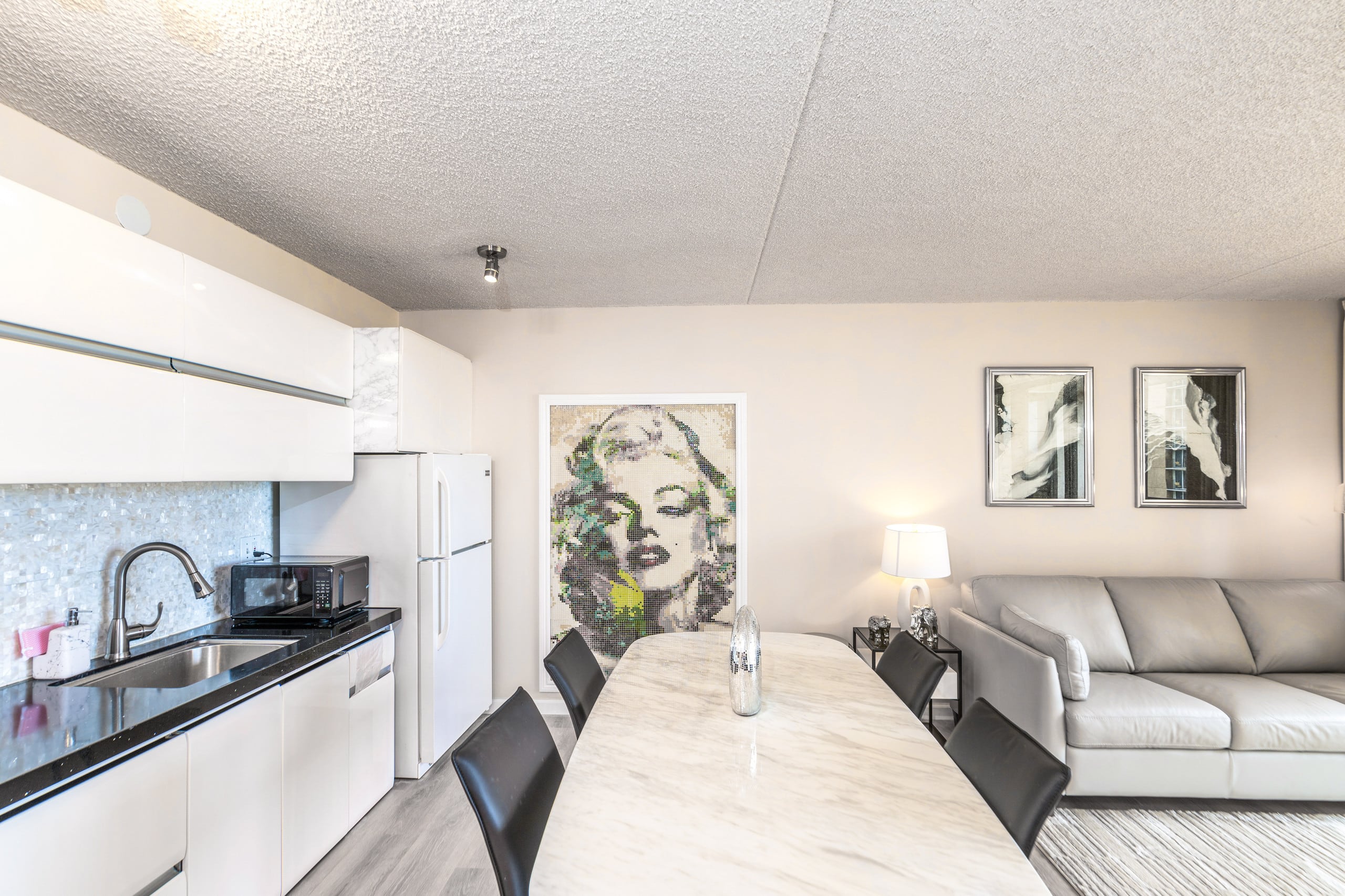the whole ocean apt in waikiki with a free parking - Image 5