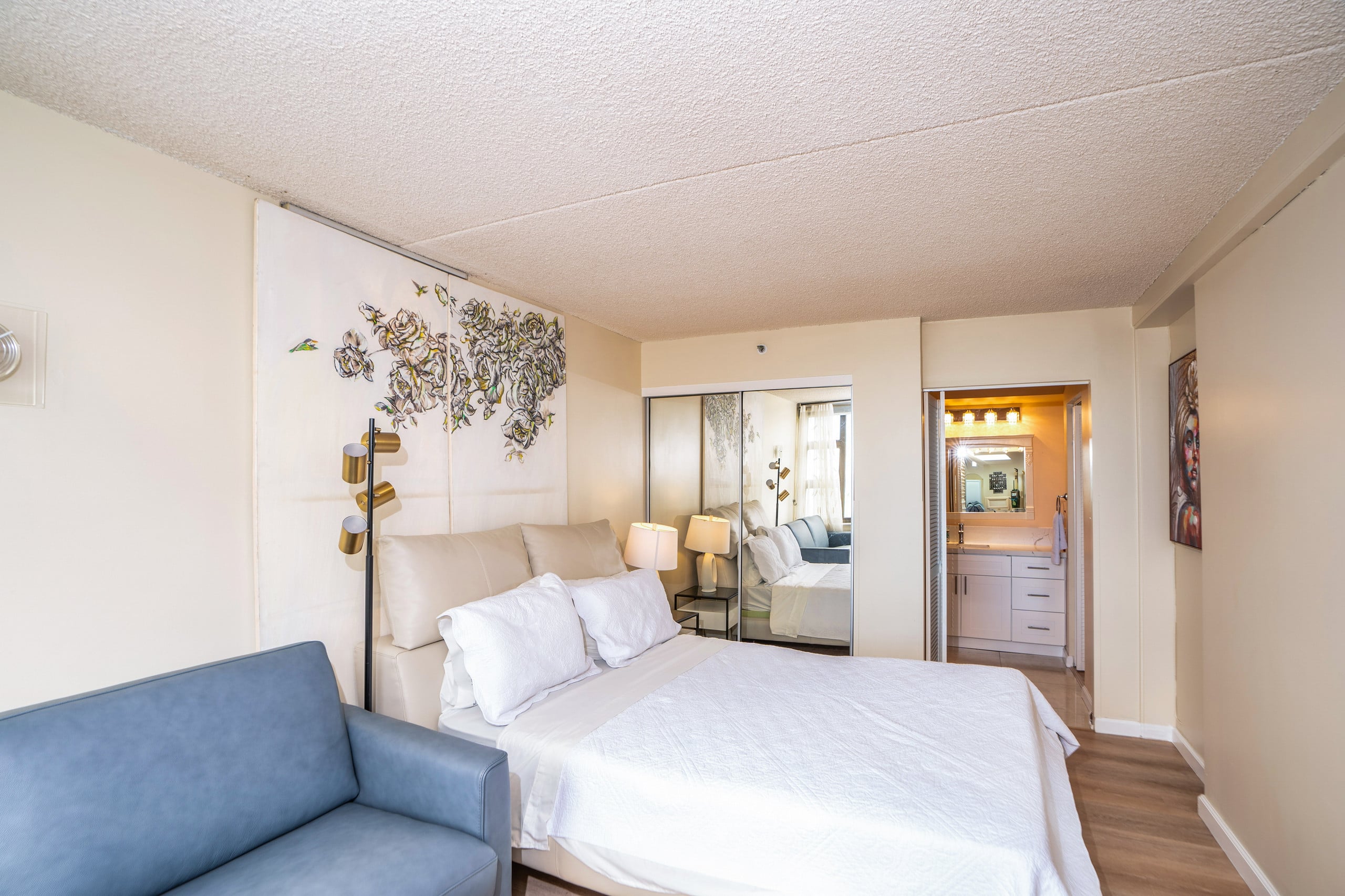 the whole ocean apt in waikiki with a free parking - Image 13