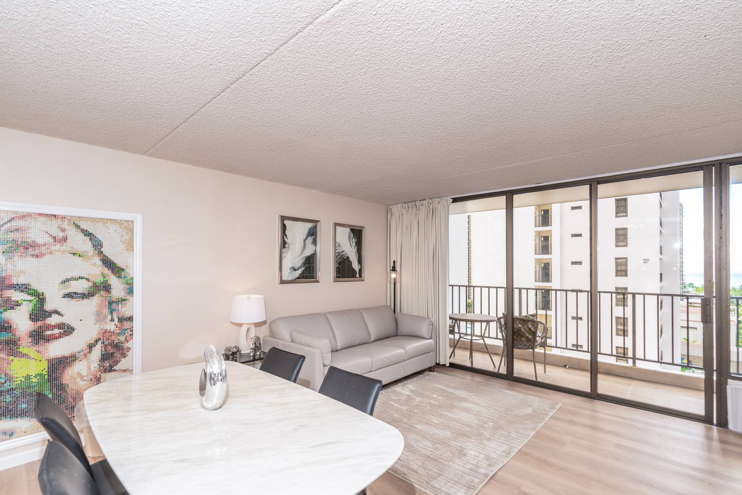the whole ocean apt in waikiki with a free parking - Image 3