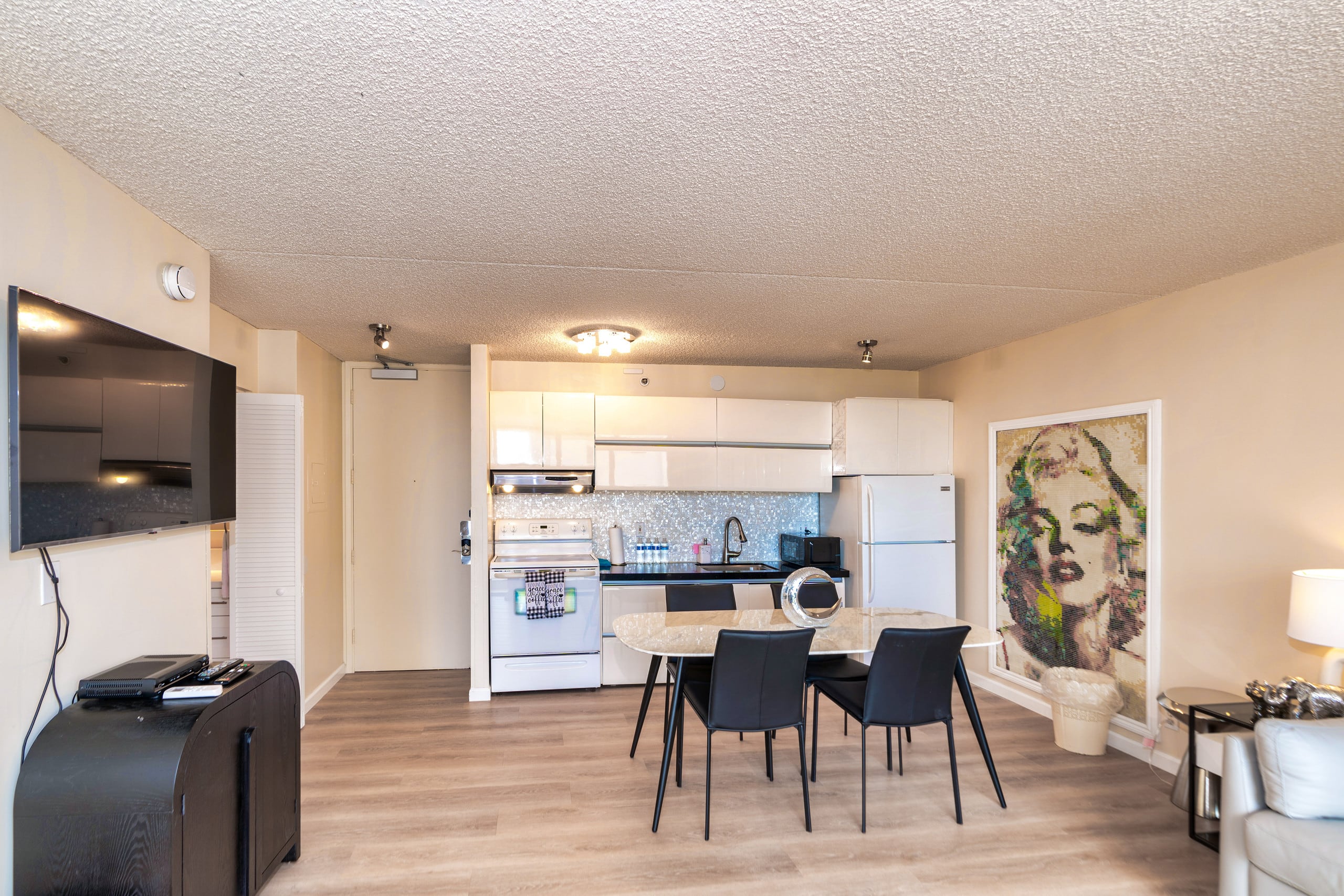 the whole ocean apt in waikiki with a free parking - Image 6