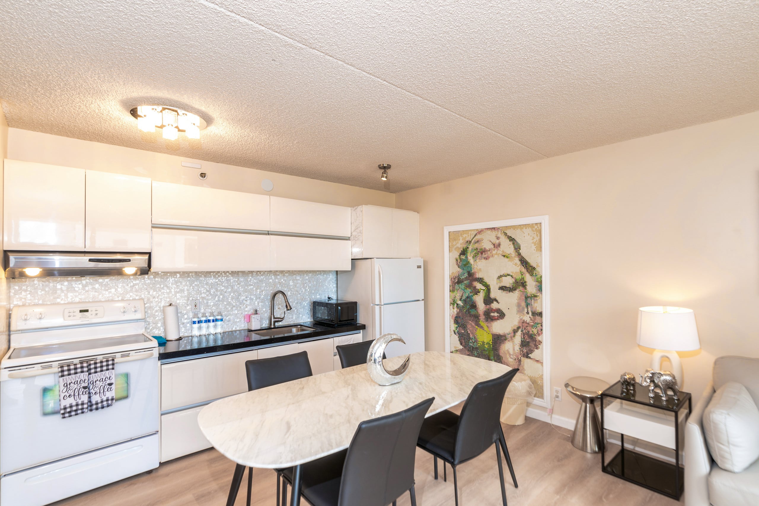 the whole ocean apt in waikiki with a free parking - Image 7