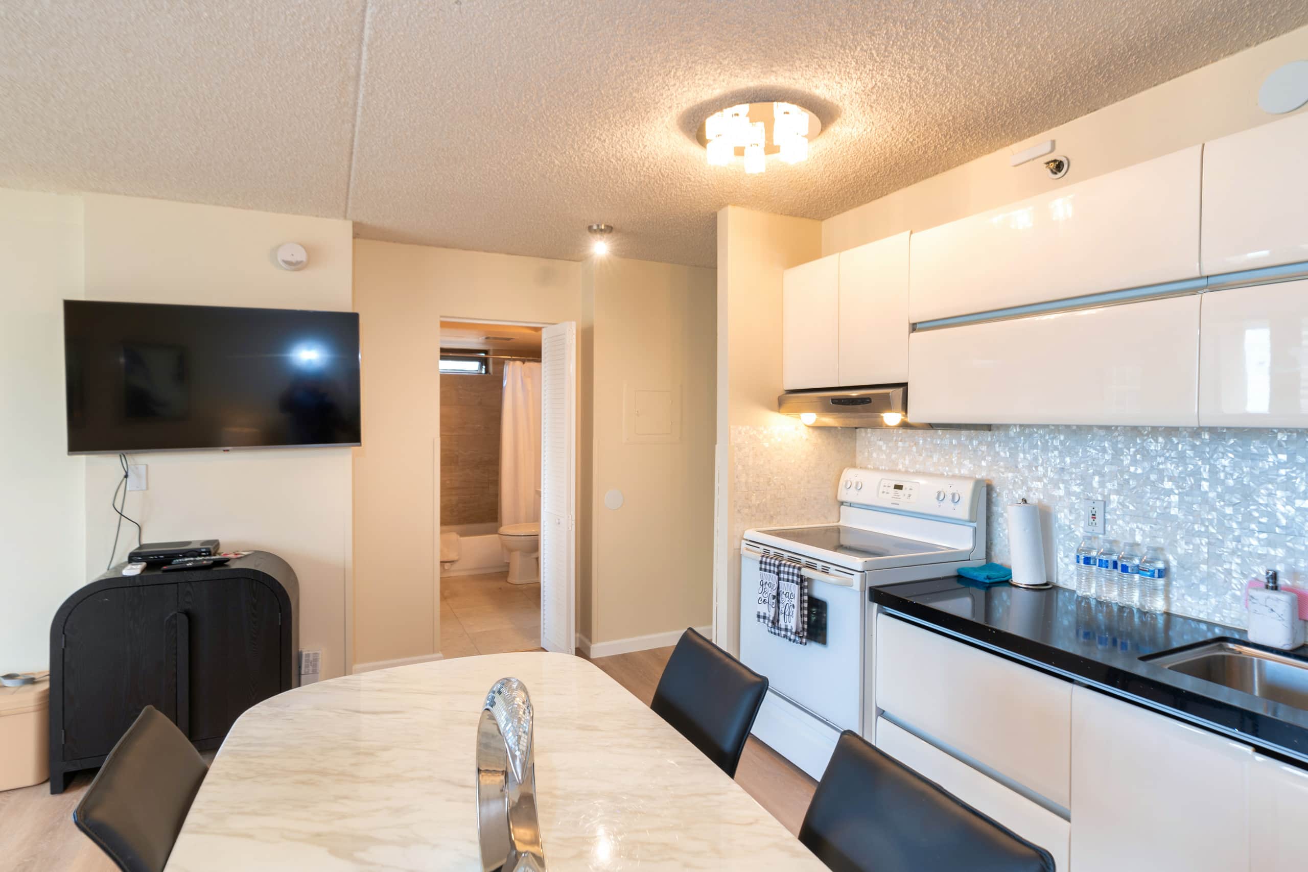 the whole ocean apt in waikiki with a free parking - Image 10