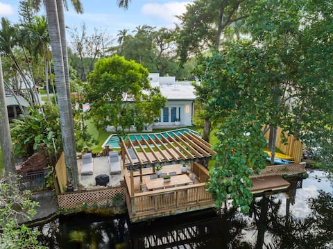 Lakefront Miami | Heated Pool, Mini Golf & Games