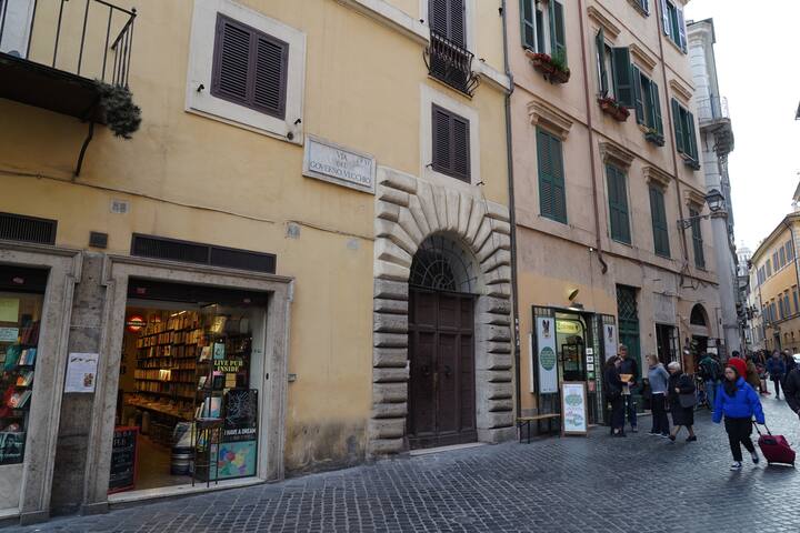 Navona jacuzzi apartment gallery image 5