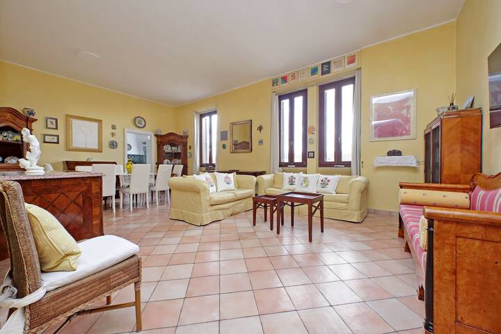 Charming Vatican apartment 150m2 / 1600 sq ft gallery image 3