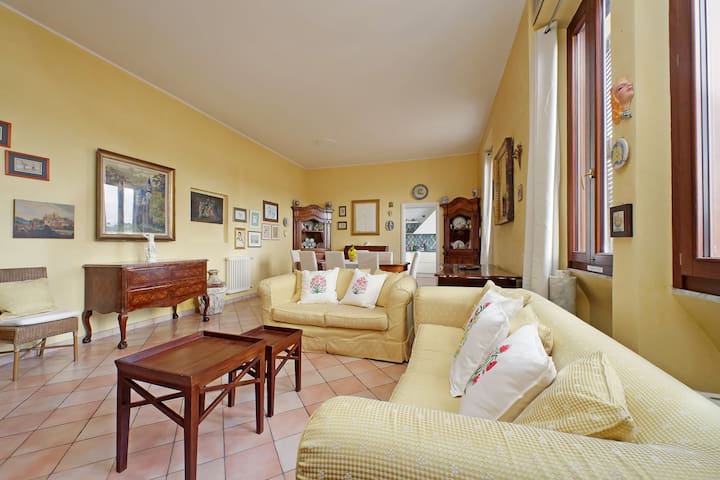 Charming Vatican apartment 150m2 / 1600 sq ft