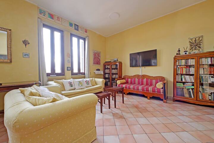 Charming Vatican apartment 150m2 / 1600 sq ft gallery image 5