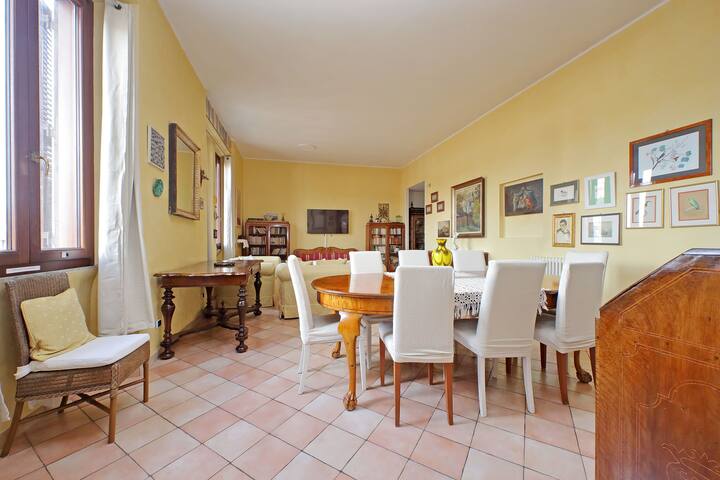 Charming Vatican apartment 150m2 / 1600 sq ft gallery image 4