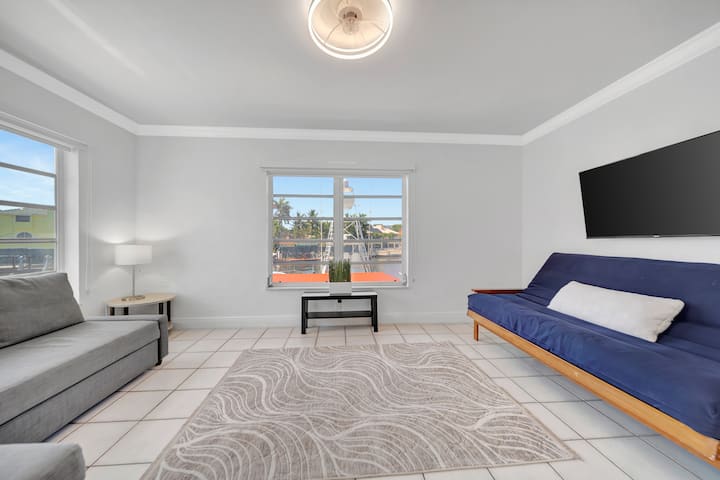 #5, Spacious One-bdrm, Pool/marina View, King Bed - Fort Lauderdale, FL